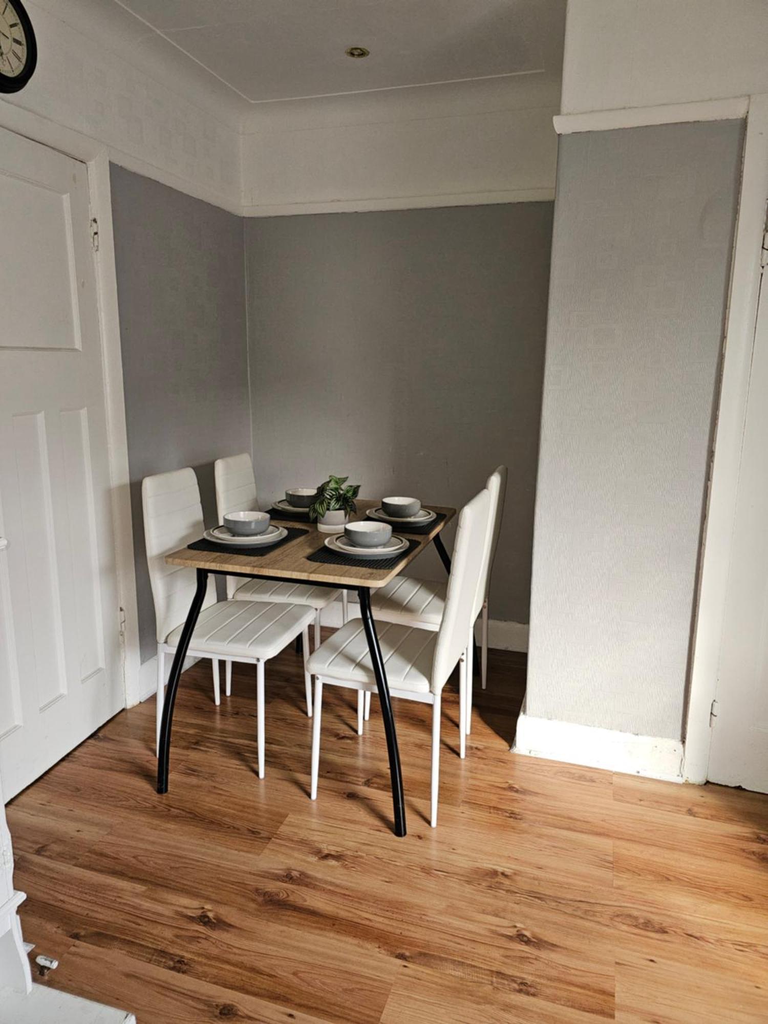 Vila Bright 4-Bed House 15 Min To Manchester Centre Exteriér fotografie
